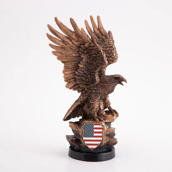 Custom Classic and Elegant Polyresin Eagle Statue with Metal Badge Craft