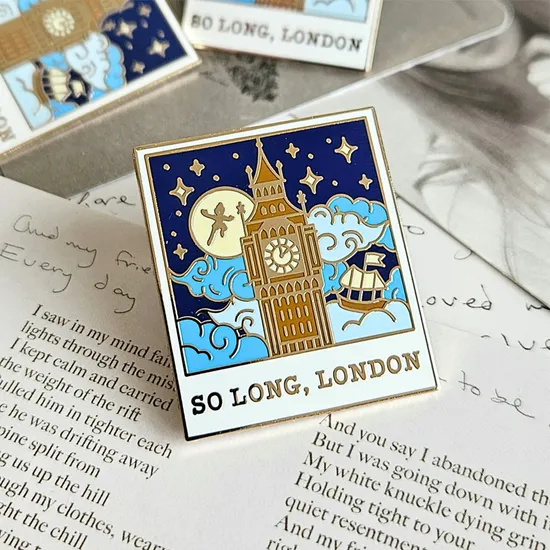 Wholesale No Minimum Custom Logo Metal Craft Emblem Fashion Metal Button Badge Soft Hard Enamel Metal Glitter Baseball Trading Lapel Pin Badge 